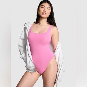 VICTORIA SECERT PINK SCOOP NECK BODYSUIT - PINK SIZE XL (NEW WITH TAGS)